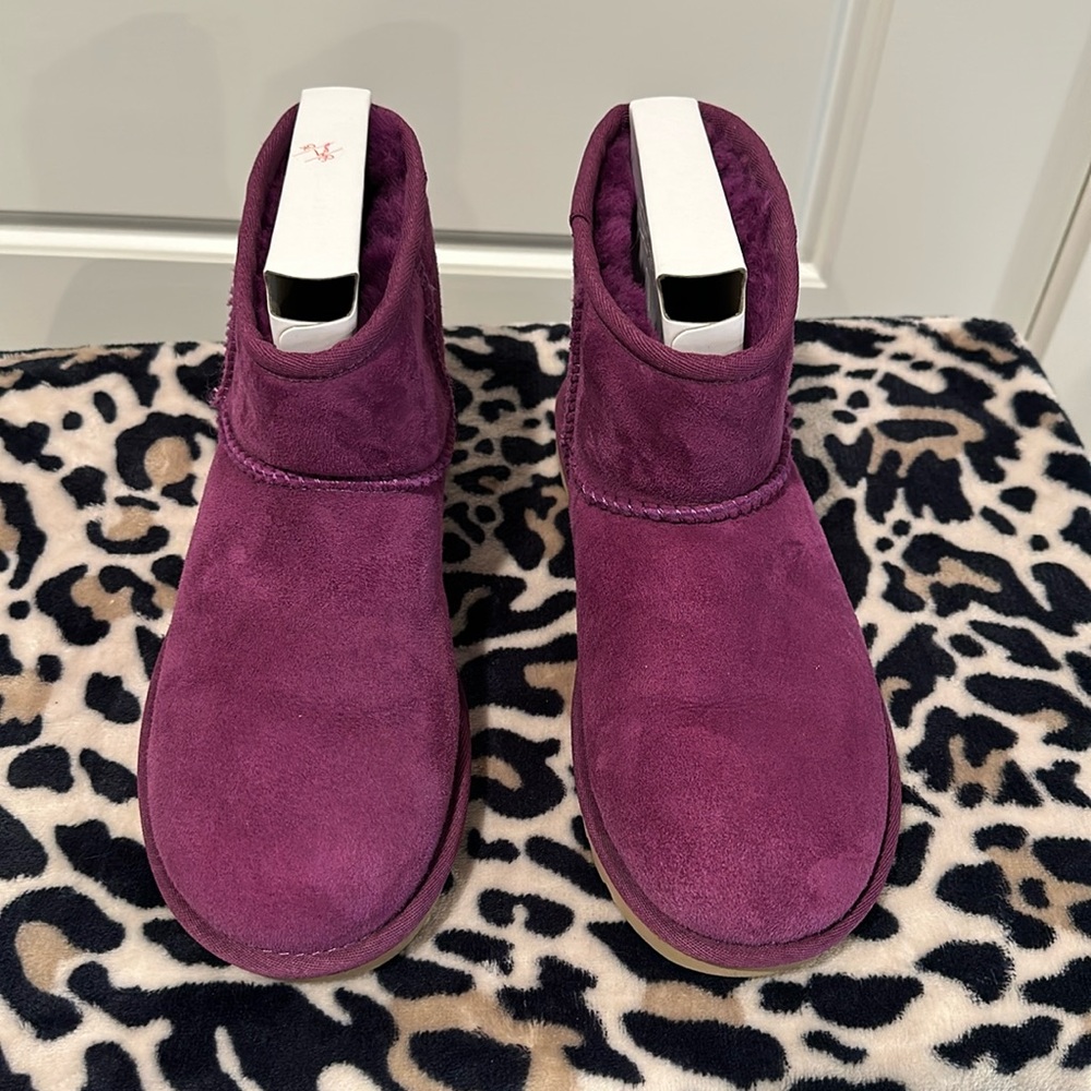 UGG CLASSIC MINI II SWEET PLUM BOOTS - WOMEN'S Size 7 - Used